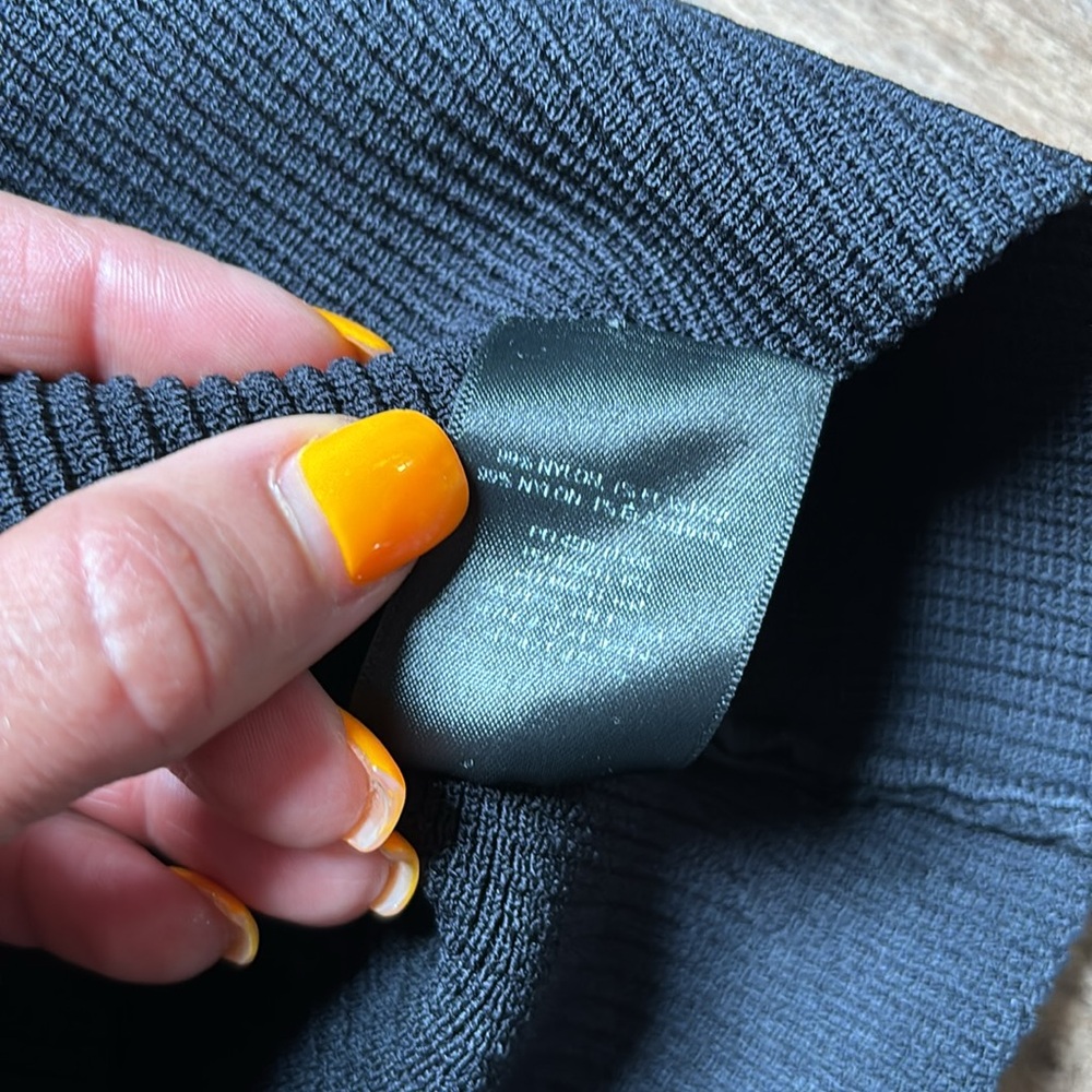 Aritzia Black Ribbed Tank Top - Picture 4 of 4